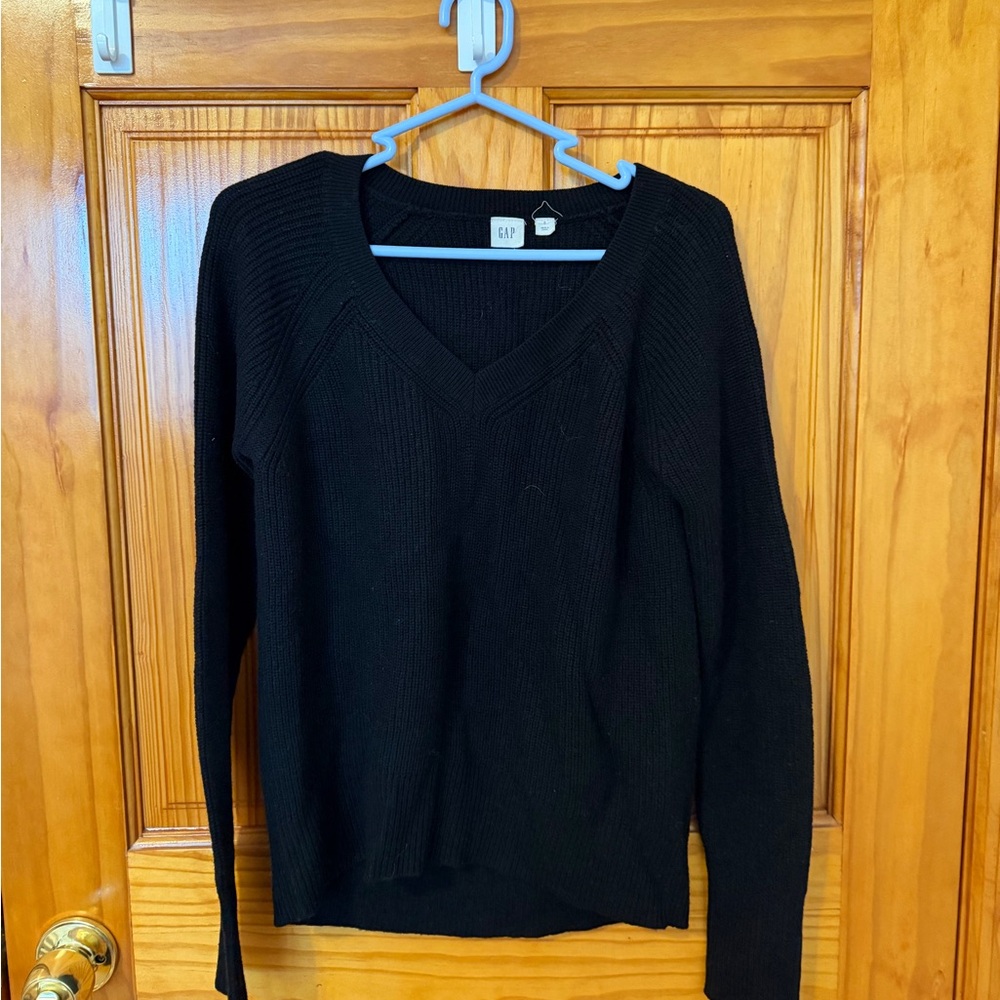 GAP Women's V-Neck Black Sweater